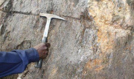 Guinée : le gouvernement octroie une licence environnementale pour le projet de graphite Lola