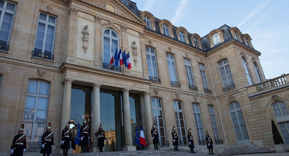 France : Les journalistes accrédités dénoncent l’intention de Macron de les éloigner