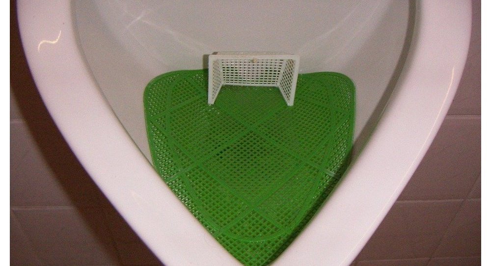 À la veille du Mondial, le football s’installe… même dans les toilettes russes!