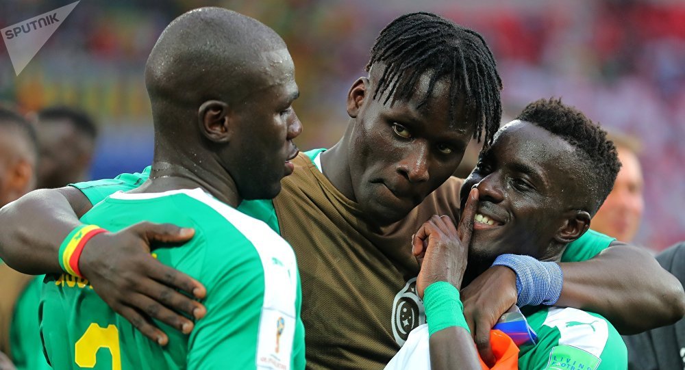 Les Lions sénégalais ne font que deux bouchées de la Pologne, leurs fans rugissent de joie