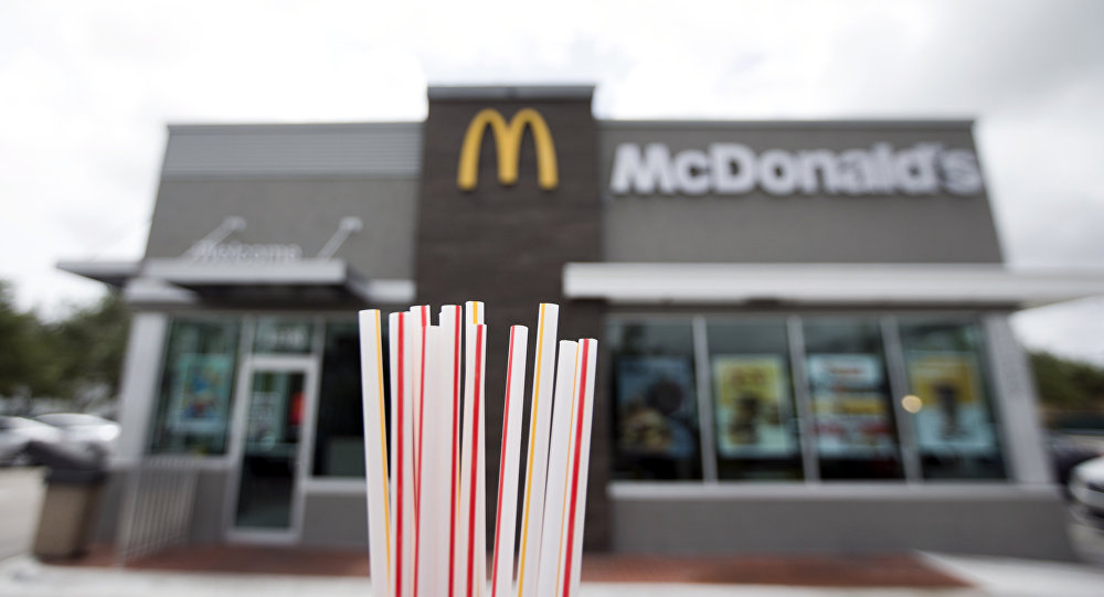 Des clients de McDonald’s sortent de leurs gonds et s’en prennent aux employés (vidéo)