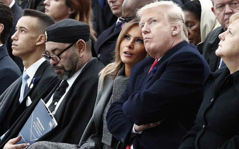Regard noir de Trump au roi du Maroc qui dort pendant le discours de Macron (vidéo)