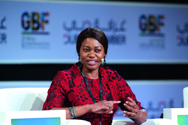 Tsitsi Masiyiwa : La femme millionnaire qui nourrit 40 000 enfants au Zimbabwe