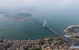 La Chine ouvre le premier pont traversant la mer et des failles actives