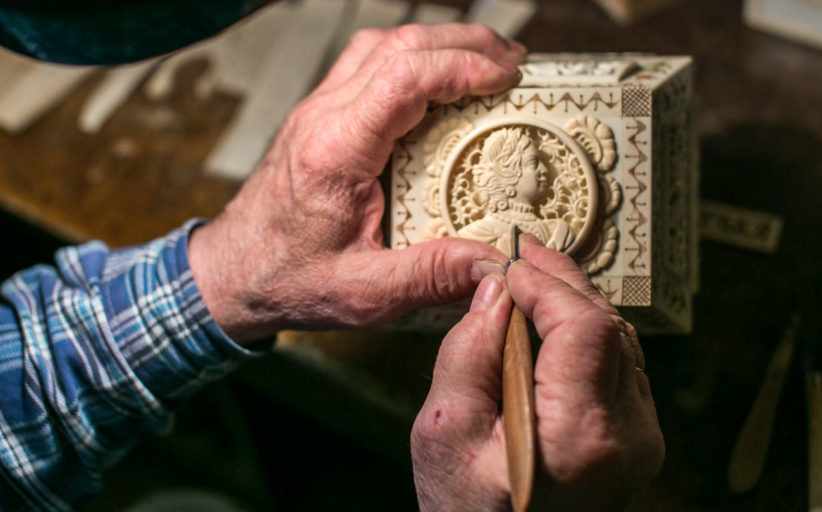 Sculpture sur os à Kholmogory: une tradition qui a traversé les siècles