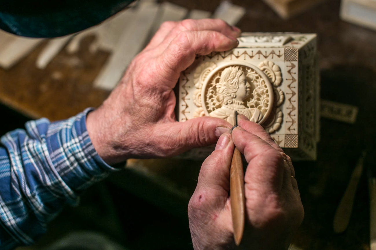 Sculpture sur os à Kholmogory: une tradition qui a traversé les siècles