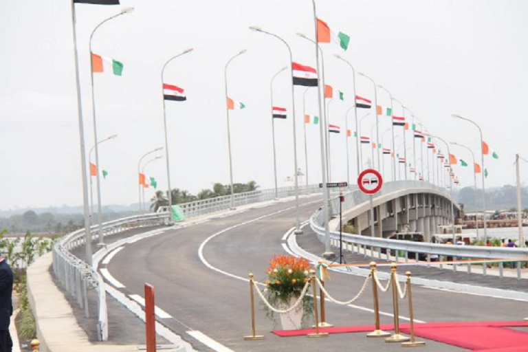 Le maire Beugré veut que le pont de Jacqueville en Côte-d’Ivoire soit à péage, son bilan présenté aux populations