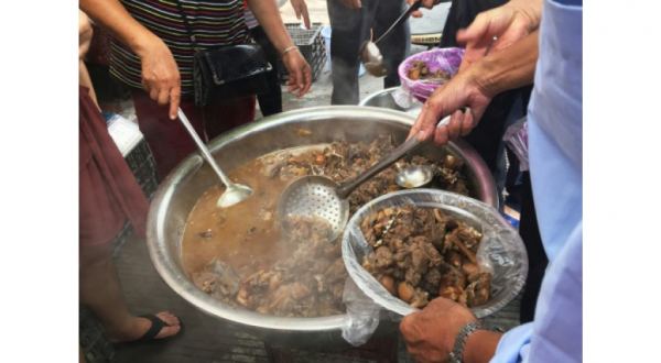 Chine: La fête de la viande de chien débute comme prévu