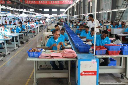 Nigeria: le chinois Huajian Group va investir 1,5 milliard $ dans une usine de chaussures