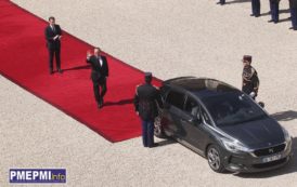 Passation de pouvoir : Emmanuel Macron a raccompagné François Hollande jusqu’à sa voiture (Video)