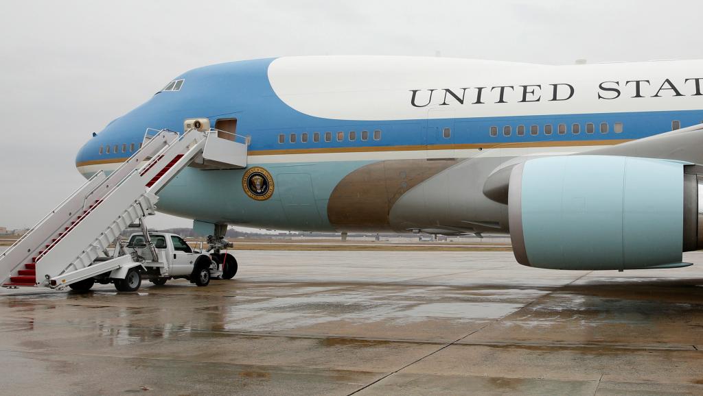 Etats-Unis: Trump veut annuler le contrat Air Force One