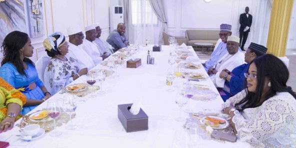 Mali :  Déjeuner entre le président IBK et Amadou Toumani Touré en images