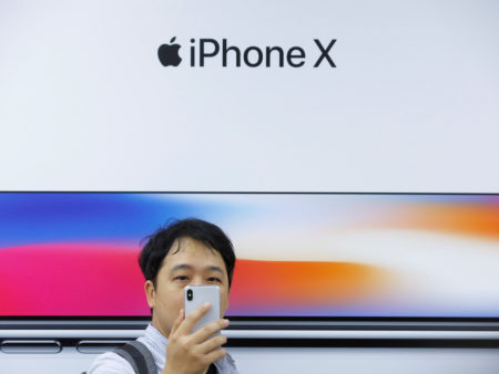 Un analyste dit qu’Apple pourrait arrêter la production de l’iPhone X l’été prochain