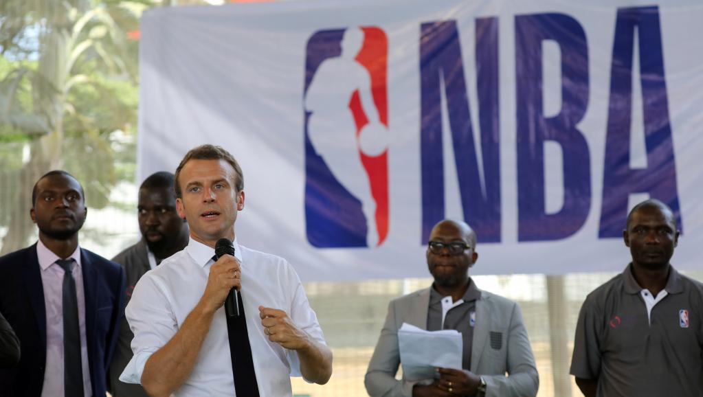 Macron au Nigeria: après la culture, le développement économique par le basket