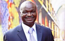 Roger Milla, légende du foot camerounais et africain, lance une usine de production de pavés à base de déchets en plastique