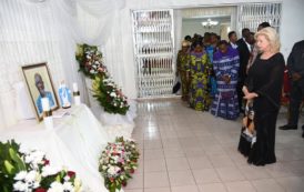 Madame Dominique Ouattara, Première Dame de Côte d’Ivoire  présente ses condoléances au décès de M. Bony Emmanuel en images