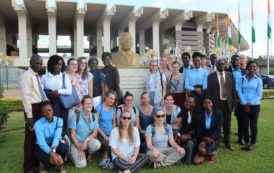 Voyage-découverte des etudiants autrichiens : A la découverte de l’artisanat du pagne traditionnel en côte d’ivoire en images