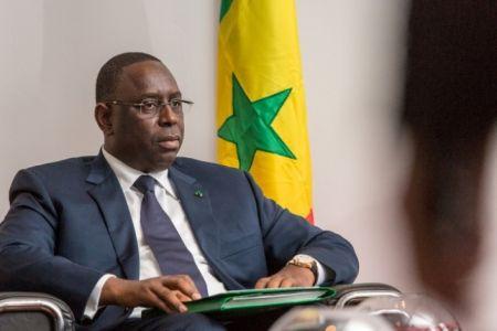 Sénégal: Macky Sall signe un nouveau décret approuvant finalement la cession de Tigo à Yérim Sow et Cie