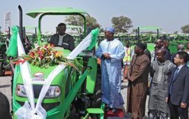 Le Président du Faso remet des équipements agricoles aux producteurs du Burkina Faso en images