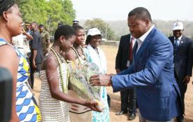 Le chef de L’Etat SEM FAURE ESSOZIMNA GNASSINGBE à Atakpamé procède à une remise d’équipements de cinq ambulances en images