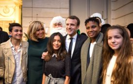 Emmanuel et Brigitte Macron, leur premier Noël à l’Elysée en images