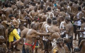 Chine : l’ethnie Wa du Yunnan célèbre le carnaval “Monihei”