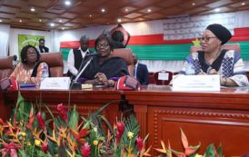 Burkina : Mme Sika KABORÉ épouse du Président du Faso préside  un panel sur la participation de la femme à la gouvernance en images