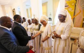 Dans le cadre de la JIF, le Président Macky SALL a reçu les femmes de la Présidence (En images).