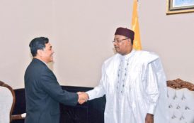 Niger : Le Président  Issoufou Mahamadou a reçu l’Ambassadeur de Chine au Niger, M. Zhang Lijun