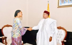 Niger : SEM Issoufou Mahamadou a reçu  Melle Aminatou Amadou Garba, lauréate du prix “Next Einstein Fellow” [Photos]