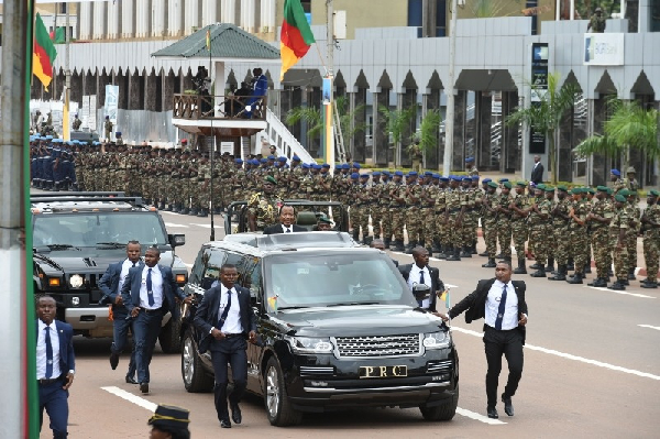 Cameroun : 101 coups de canon, 40 motards, revivez la prestation de serment de Paul Biya