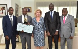 La Première Dame Dominique Ouattara a reçu les lauréats du prix sectoriel CNS.(Photos)