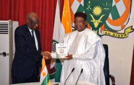 Le Président Issoufou Mahamadou a reçu le Rapport Général Public 2015-2016 de la Cour des Comptes.(Photos)