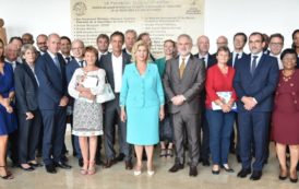 Côte d’Ivoire: Les patrons des entreprises françaises visitent l’Hôpital Mère-Enfant avec la Première Dame.(Photos)