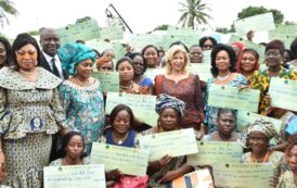 Côte d’Ivoire| Fête des mères: les épouses des « corps habillés » célébrées par la première Dame.(Photos)