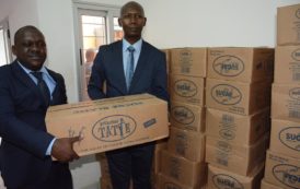 Le Ministre Bruno KONE a procédé à la remise de 5 tonnes de sucre à l’UNJCI.(Photos)