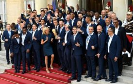 Macron accueille les Bleus au Palais de l’Elysée en images