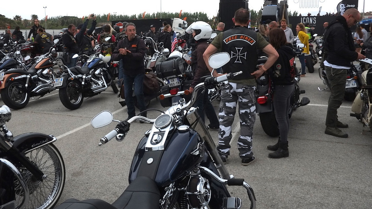 Comment Harley-Davidson transforme des cadres sup en bikers