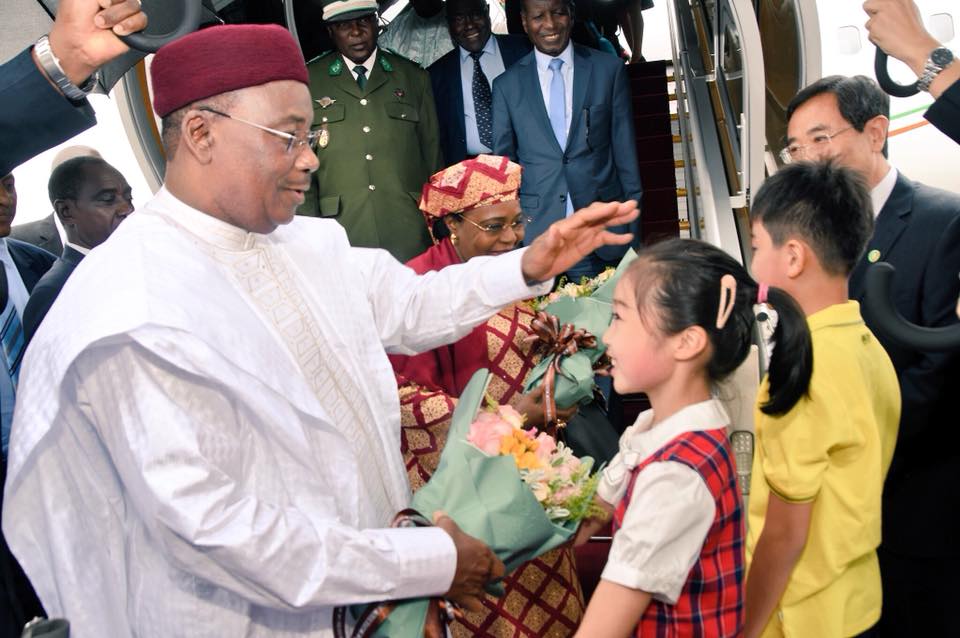 Niger : Chef de l’Etat, SEM Issoufou Mahamadou, accompagné de la Première Dame Hadjia Aissata Issoufou Mahamadou en visite en Chine