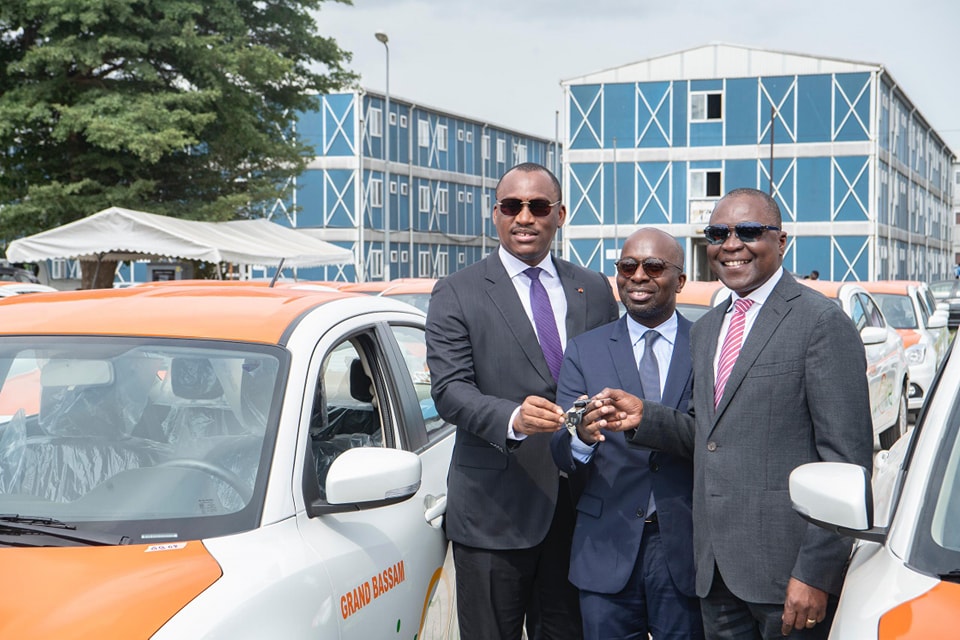 Renouvellement du parc automobile : Encore 60 taxis Ivoire mis à la disposition des jeunes de plusieurs villes (PHOTOS)