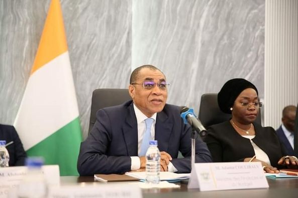 Perfomance economique: La Cote d’Ivoire confirme la solidite de son sadre macroeconomique avec une croissance soutenue a 6.5% et une inflation contenue a 4.4%(PHOTOS)