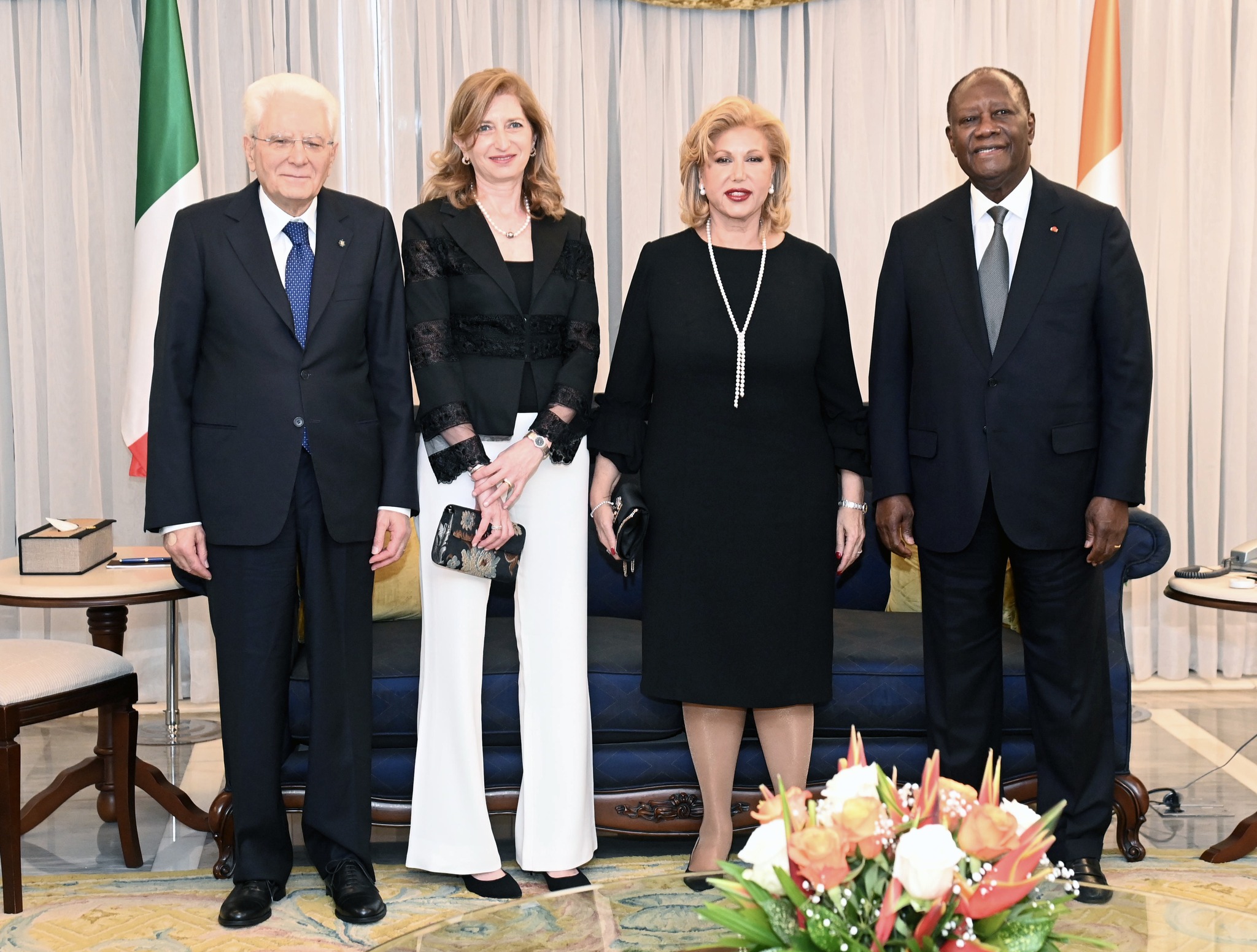 S.E.M. Alassane Ouattara, Président de la République de Côte d’Ivoire et la Première Dame, Madame Dominique Ouattara ont offert un dîner à S.E.M. Sergio Mattarella, Président de la République d’Italie (PHOTOS)