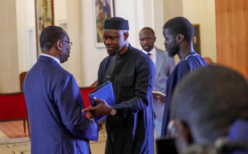 Le Président Macky SALL son successeur, le Président Bassirou Diomaye Faye, élu lors du premier tour de l’élection présidentielle du 24 mars 2024 (photos)