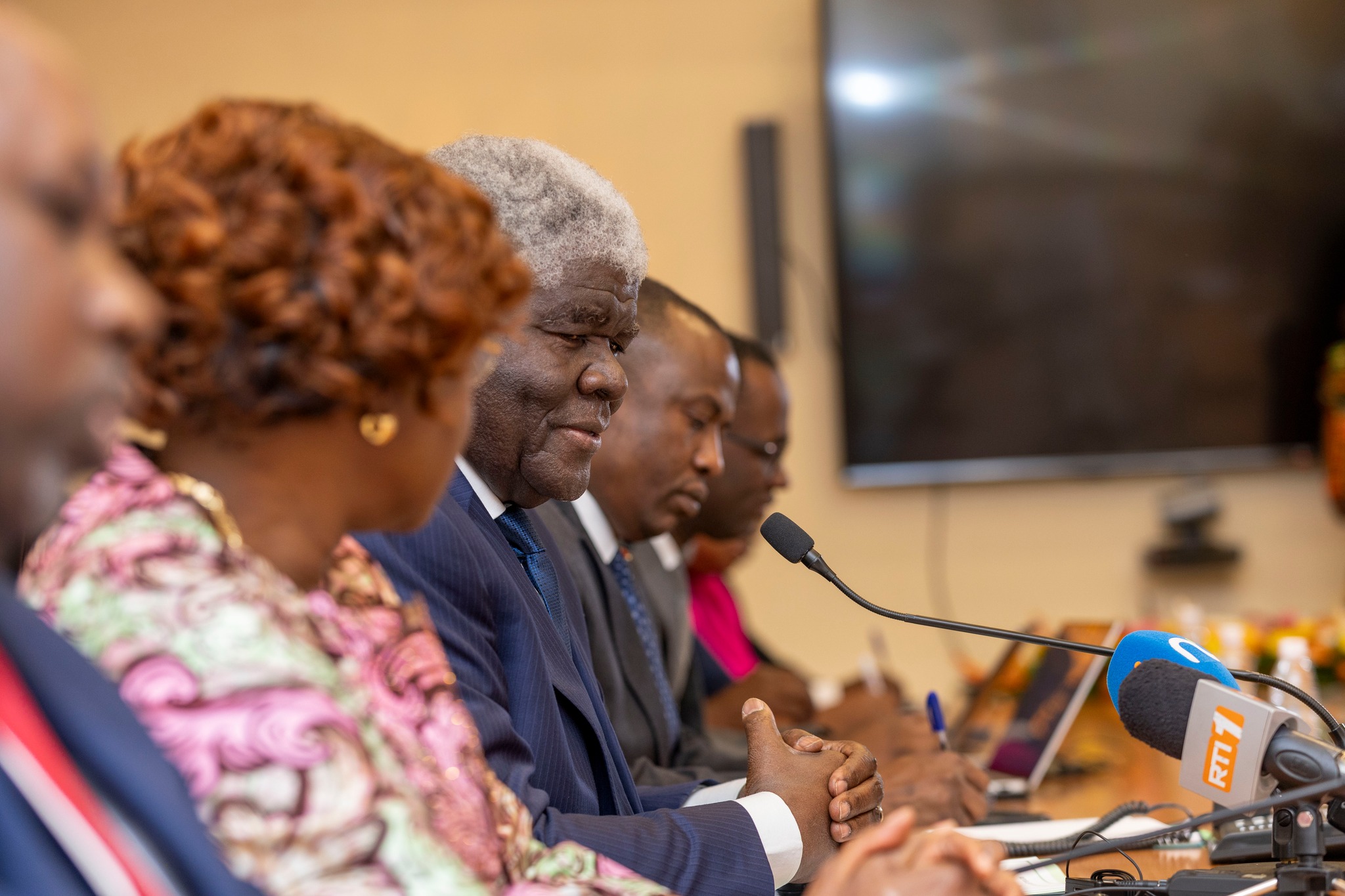 Rencontre fructueuse ce lundi à Abidjan avec le Directeur général et Chef de l’administration du groupe de la Banque mondiale, M. Wencai Zhang (photos)
