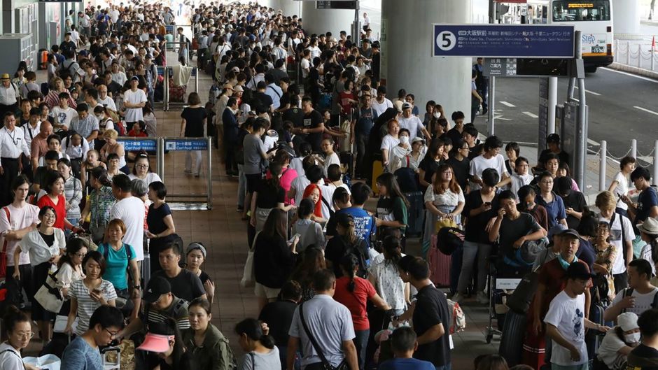 Chaos à l’aéroport d’Osaka après le passage du typhon Jebi