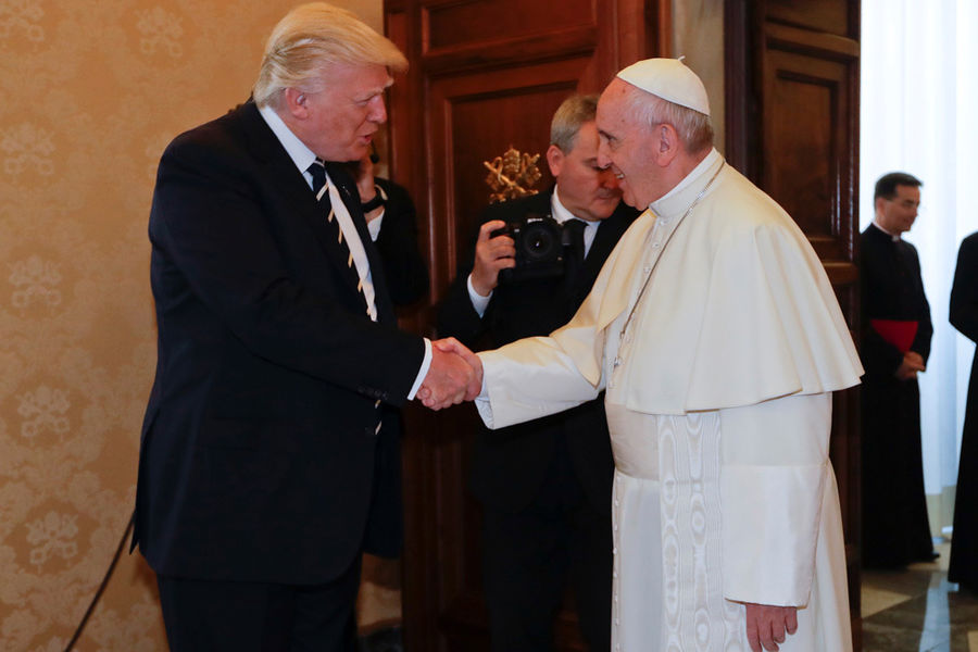 En images, Donald Trump rencontre le pape François