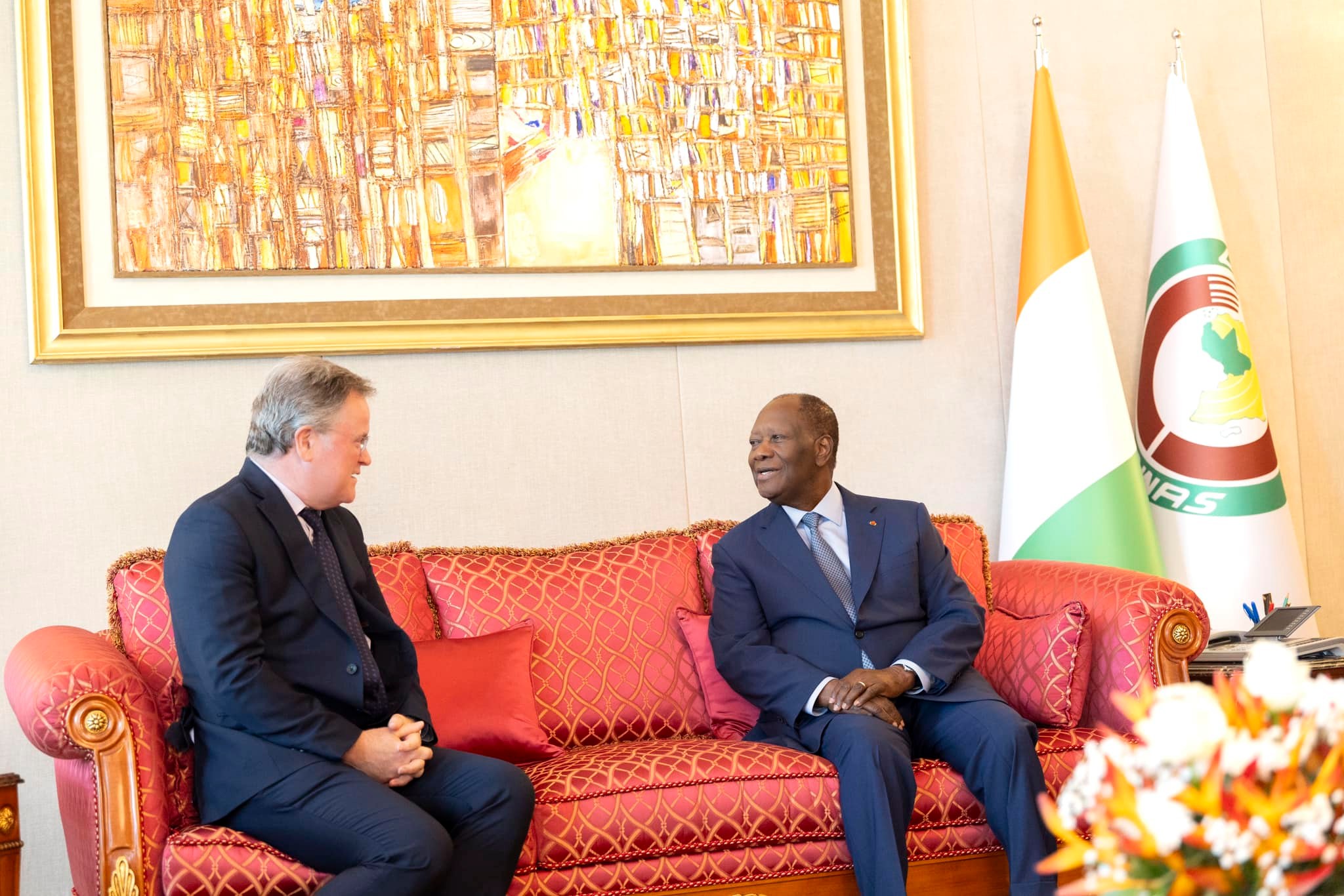 Alassane Ouattara, reçoit le Président-Directeur Général de Vitol, Russel Hardy (Images)
