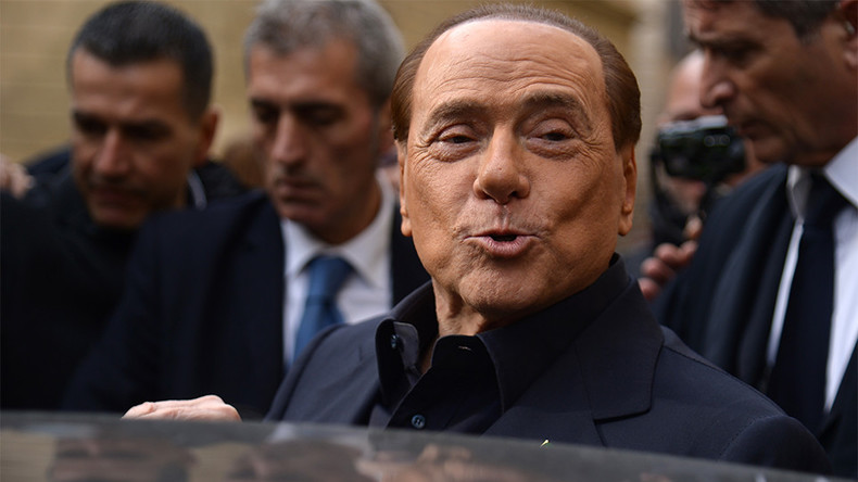 Une «jolie maman» : Silvio Berlusconi donne son avis sur Brigitte Macron (VIDEO)