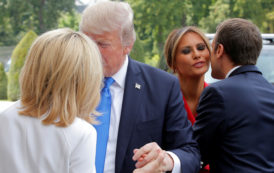 A-t-il encore frappé ? L’étrange poignée de main entre Donald Trump et Brigitte Macron (VIDEO)