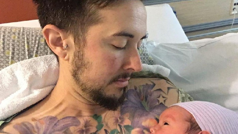 Etats-Unis : un homme transgenre a accouché de son premier enfant (PHOTOS)